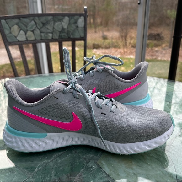 Women’s size 11 Nike Tennis Shoes - Picture 5 of 6